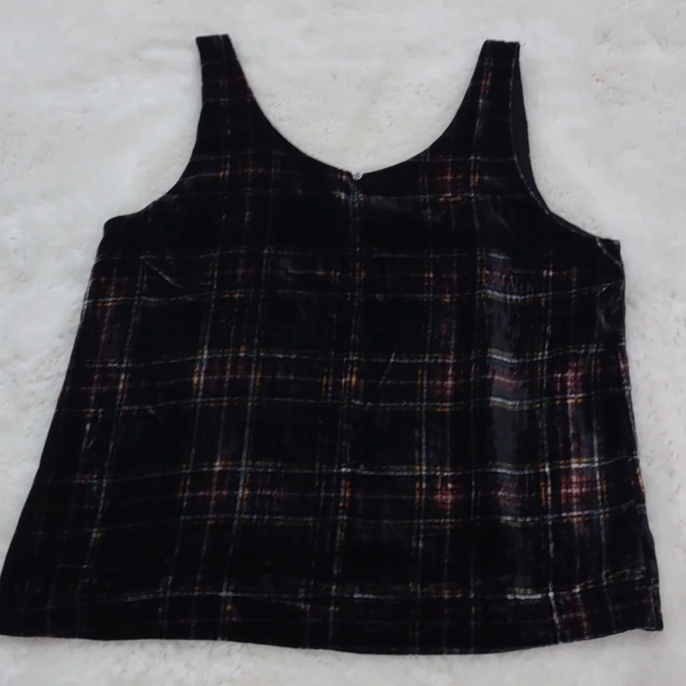J CREW TOP. - Picture 8 of 17